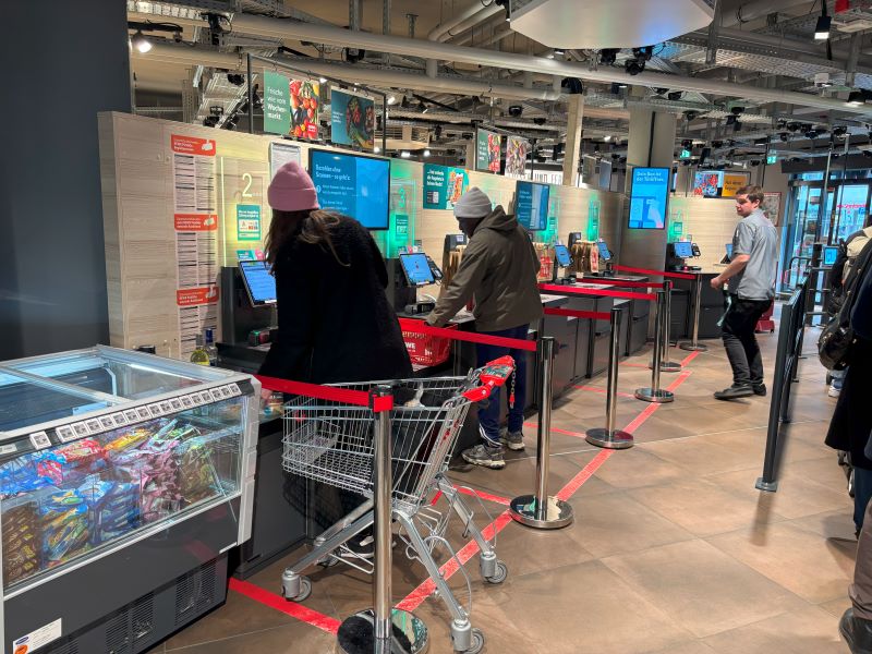 Rewe's 'Test Markt' in Dusseldorf. Computer vision, seamless etc: January 2025